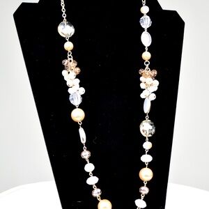 Elegant Pearl and Crystal Necklace